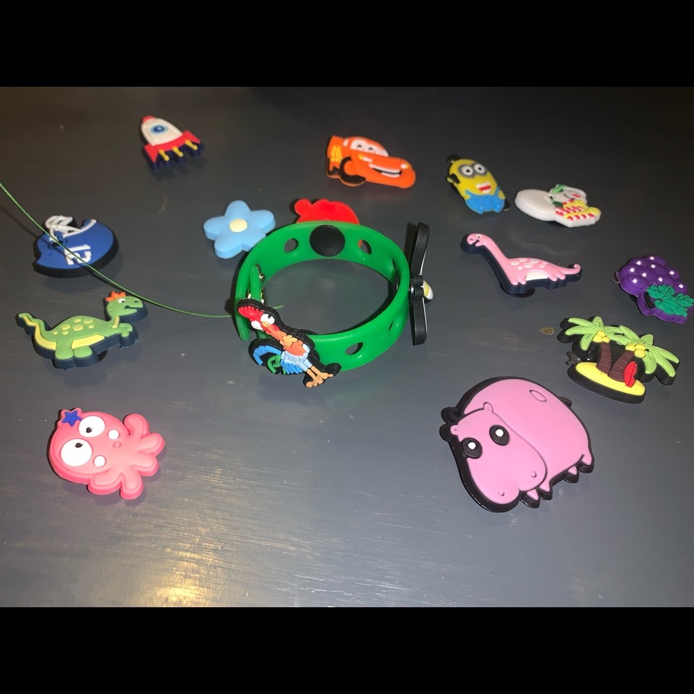 Croc Bracelet (3 jibbitz) included